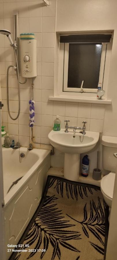 Spacious Room With Kichenet 罗瑟勒姆 外观 照片